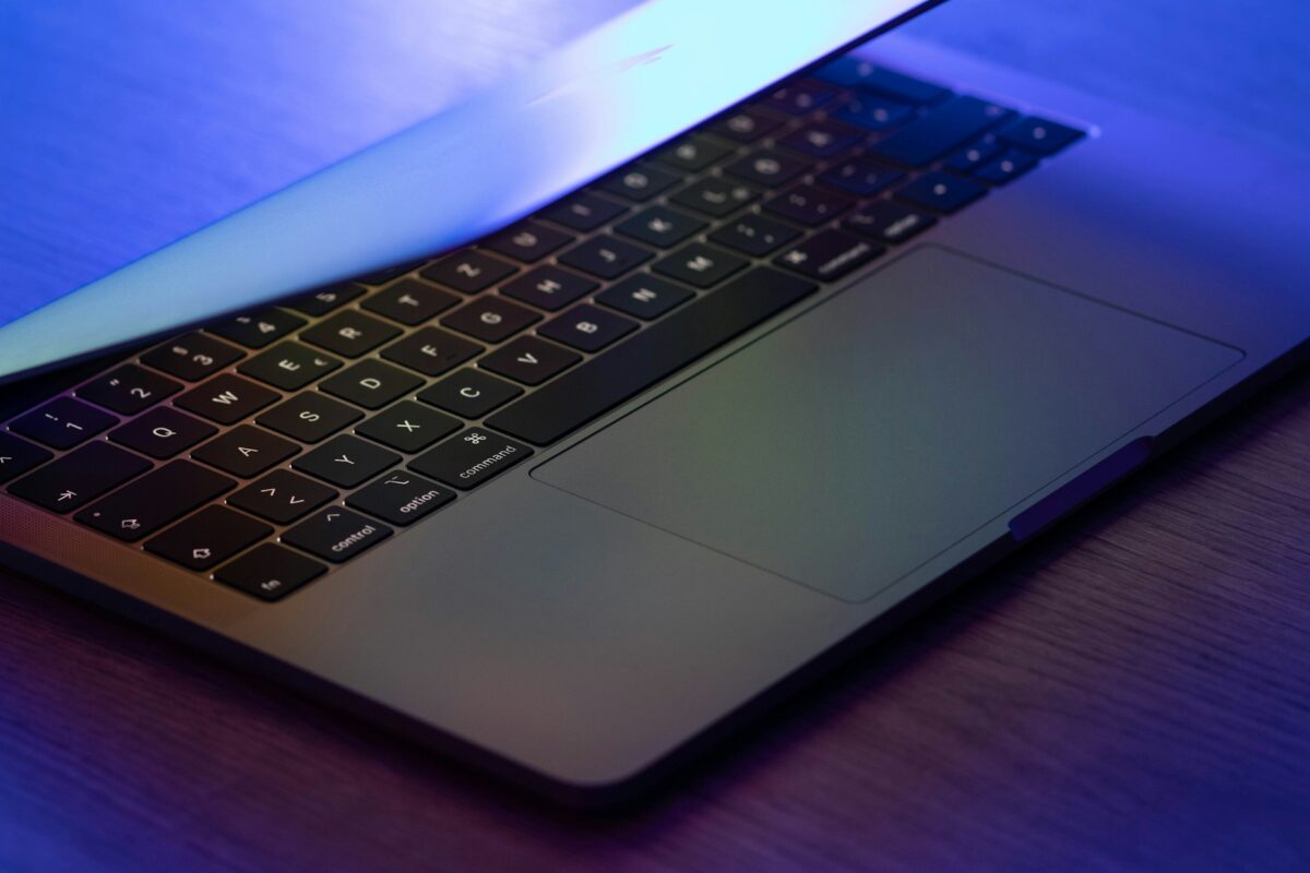 Laptop performance overview showing CPU, RAM, storage and GPU components