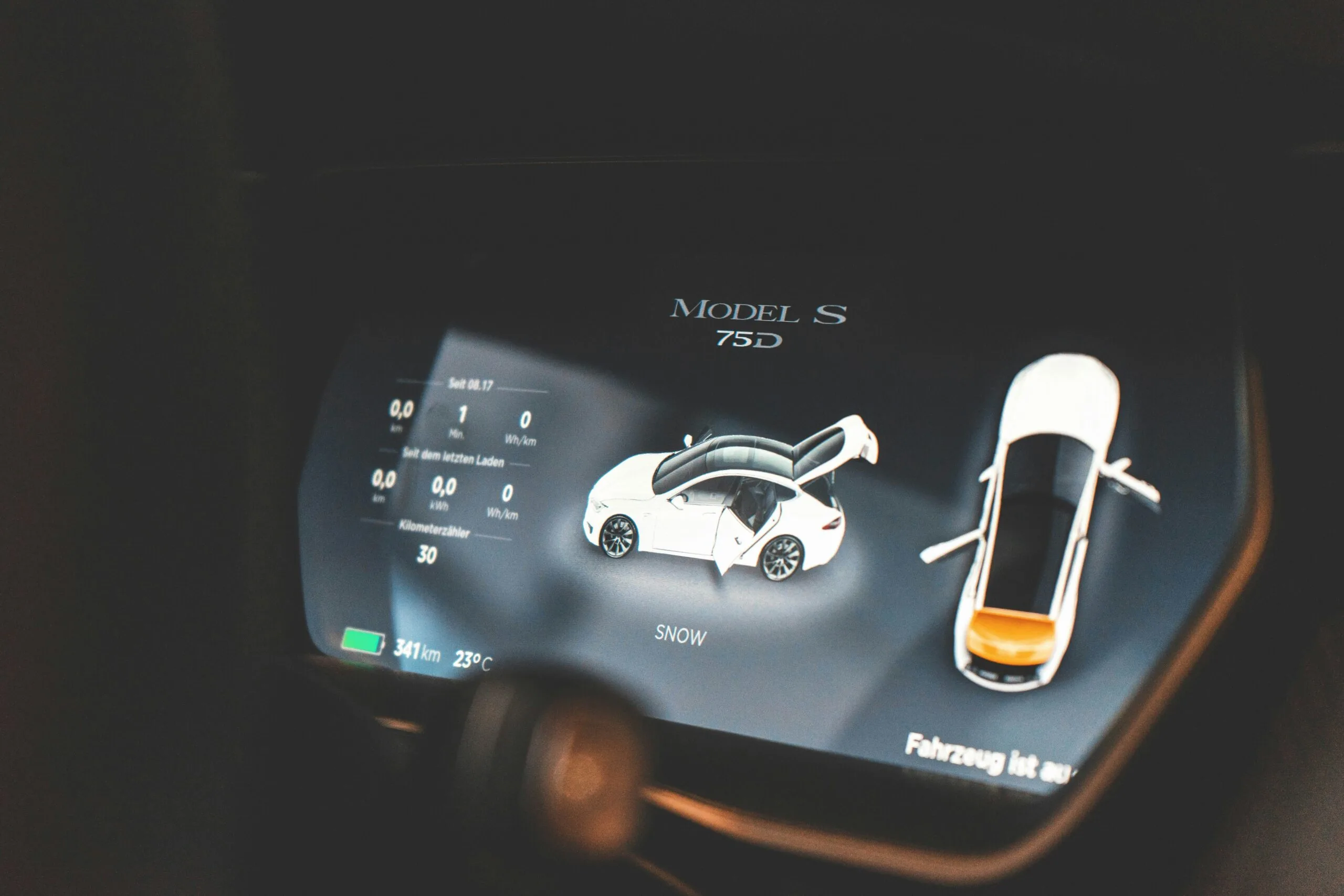connected car technology showing data flow between vehicle and cloud
