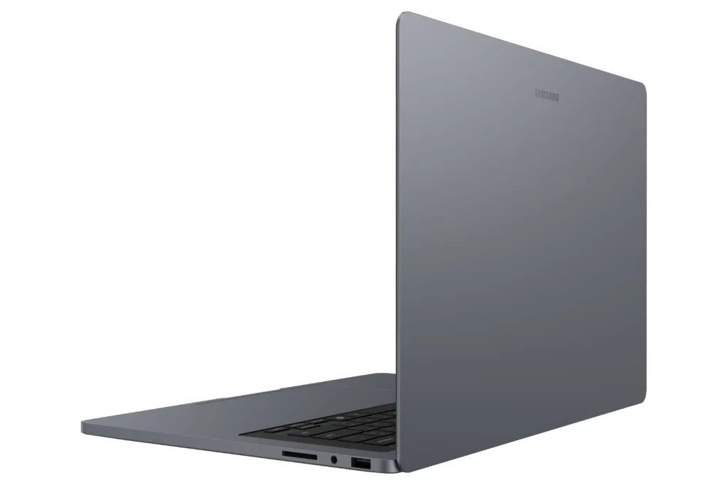 Galaxy Book6 Ultra ports showing Thunderbolt 4, HDMI 2.1 and SD card slot
