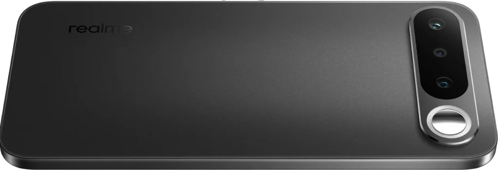 Realme 16 5G battery graphic highlighting 7000mAh Titan Battery and 60W fast charging