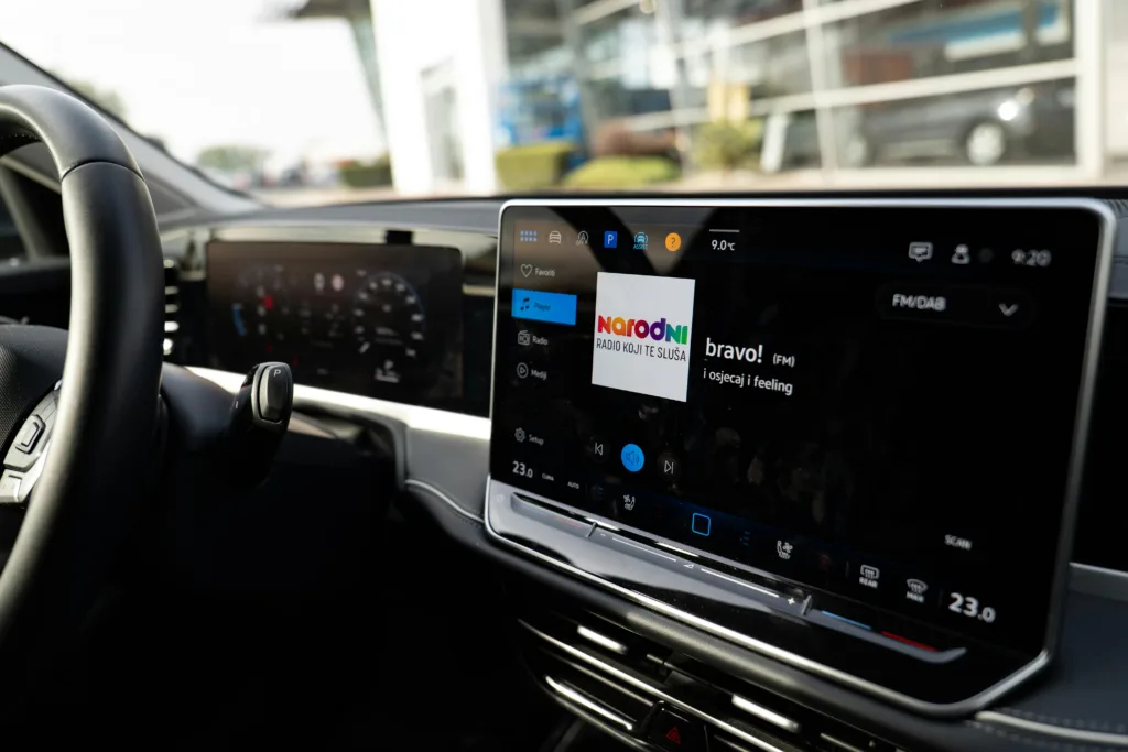 Android Auto widgets showing weather, contacts, and shortcuts on home screen