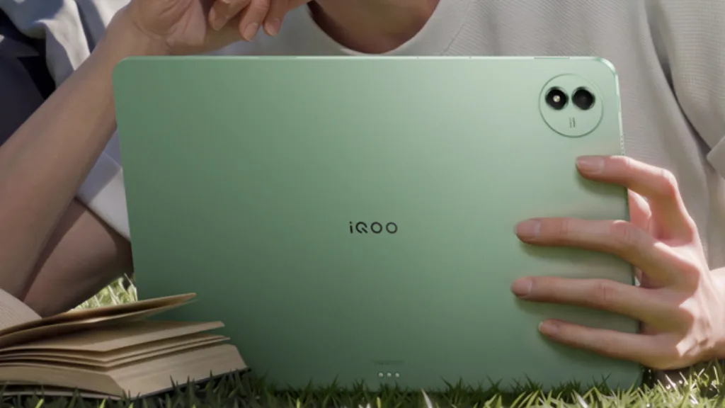 iQOO Pad 6 Pro features a 13.2-inch 4K LCD touchscreen with 144Hz refresh rate and 1200 nits brightness
