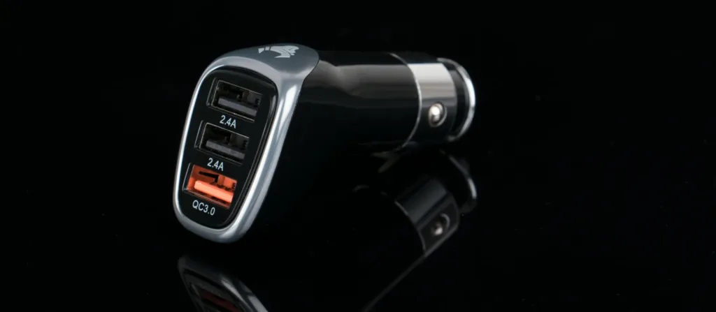 U&i Entry Star 159 car charger supports 165W output with Power Delivery and Quick Charge