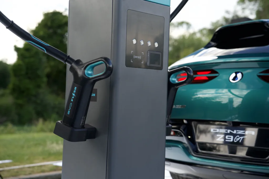 Denza Z9 GT connected to BYD Flash Charger during charging demonstration