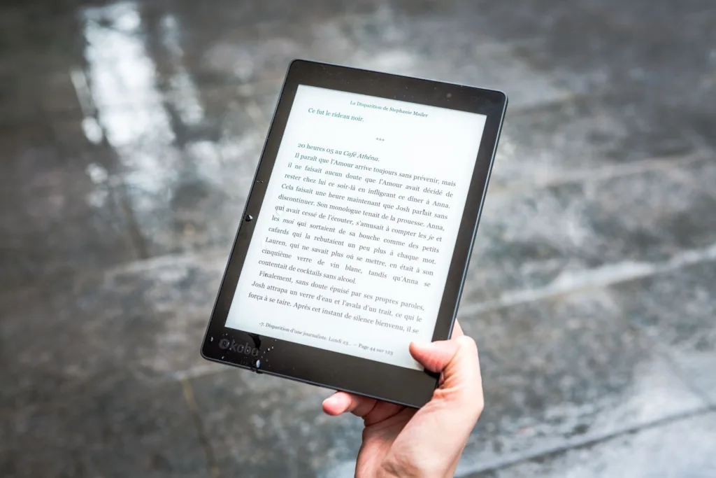 Gemini AI summarizing a PDF on an Android phone